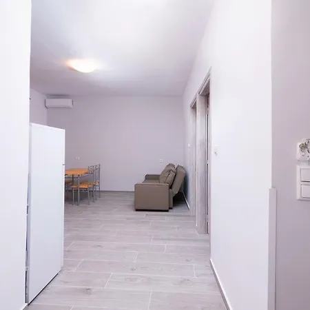 Kentrikon Iii يميناريا