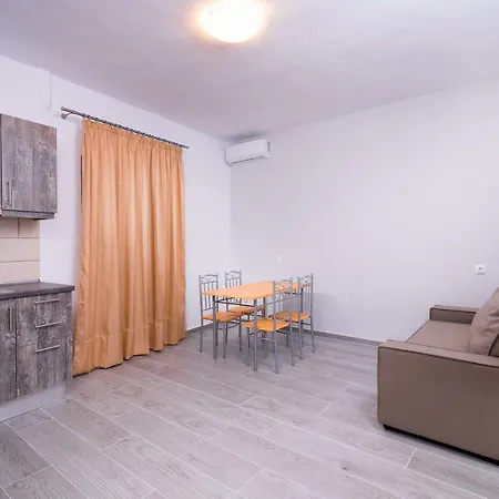 公寓式酒店 Kentrikon Iii 利迈纳里亚